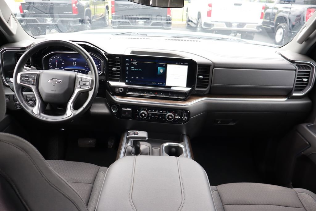 Used 2023 Chevrolet Silverado 1500 RST w/ Z71 Off-Road Package AWD/4WD image 17
