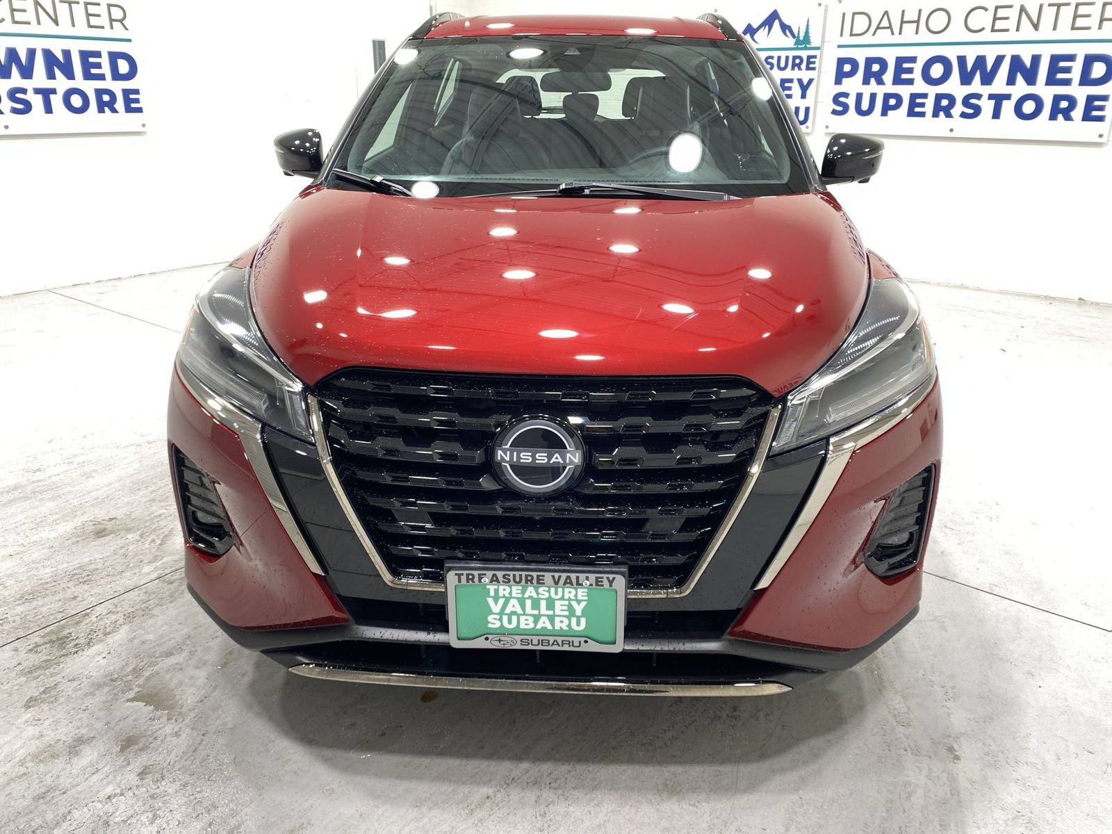 Used 2023 Nissan Kicks SR w/ SR Premium Package FWD image 3