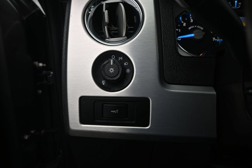 Used 2013 Ford F150 Platinum RWD image 12