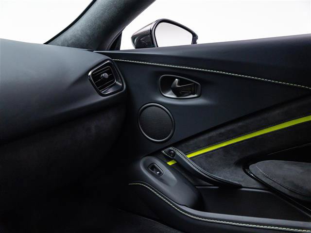 Used 2023 Aston Martin V8 Vantage Coupe RWD image 33