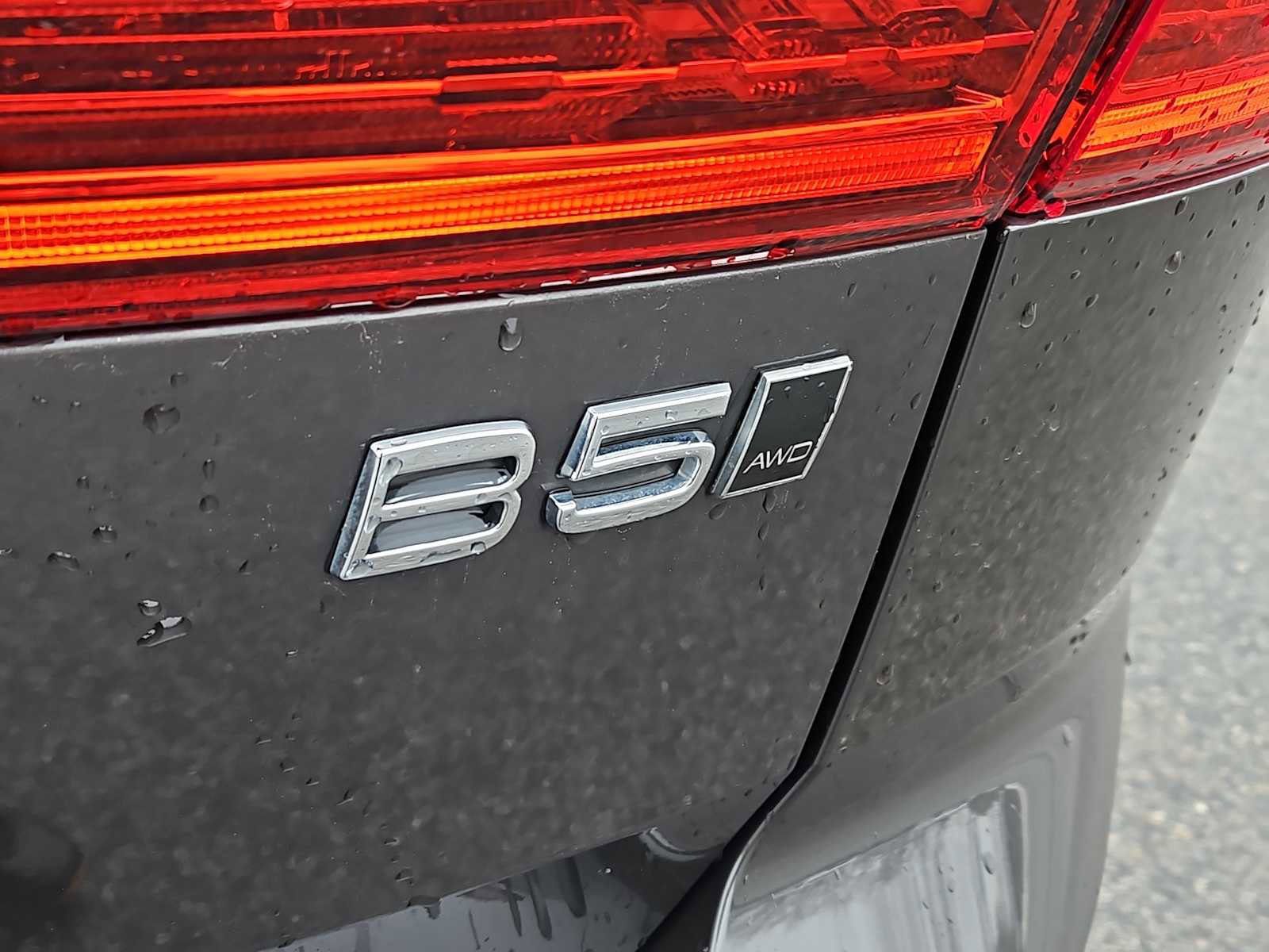 Used 2023 Volvo XC60 B5 Plus w/ Climate Package image 12