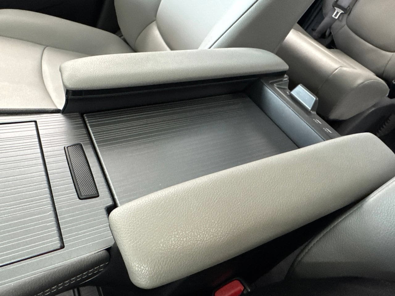 Certified 2025 Toyota Sienna XLE w/ XLE Plus Package AWD/4WD image 30
