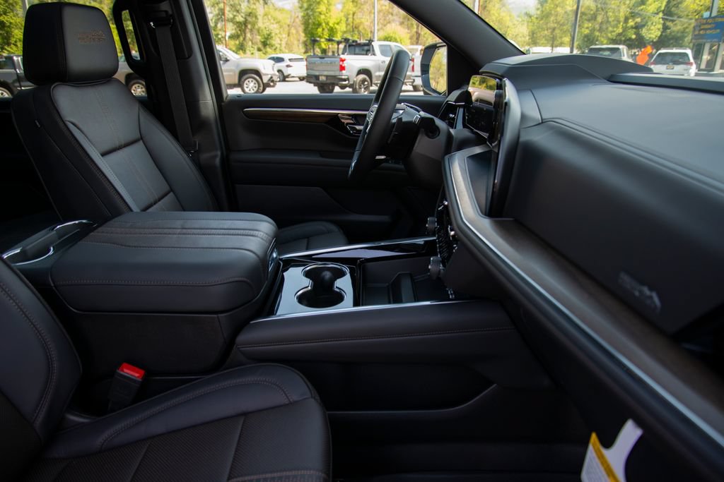 New 2026 Chevrolet Suburban High Country AWD/4WD image 17