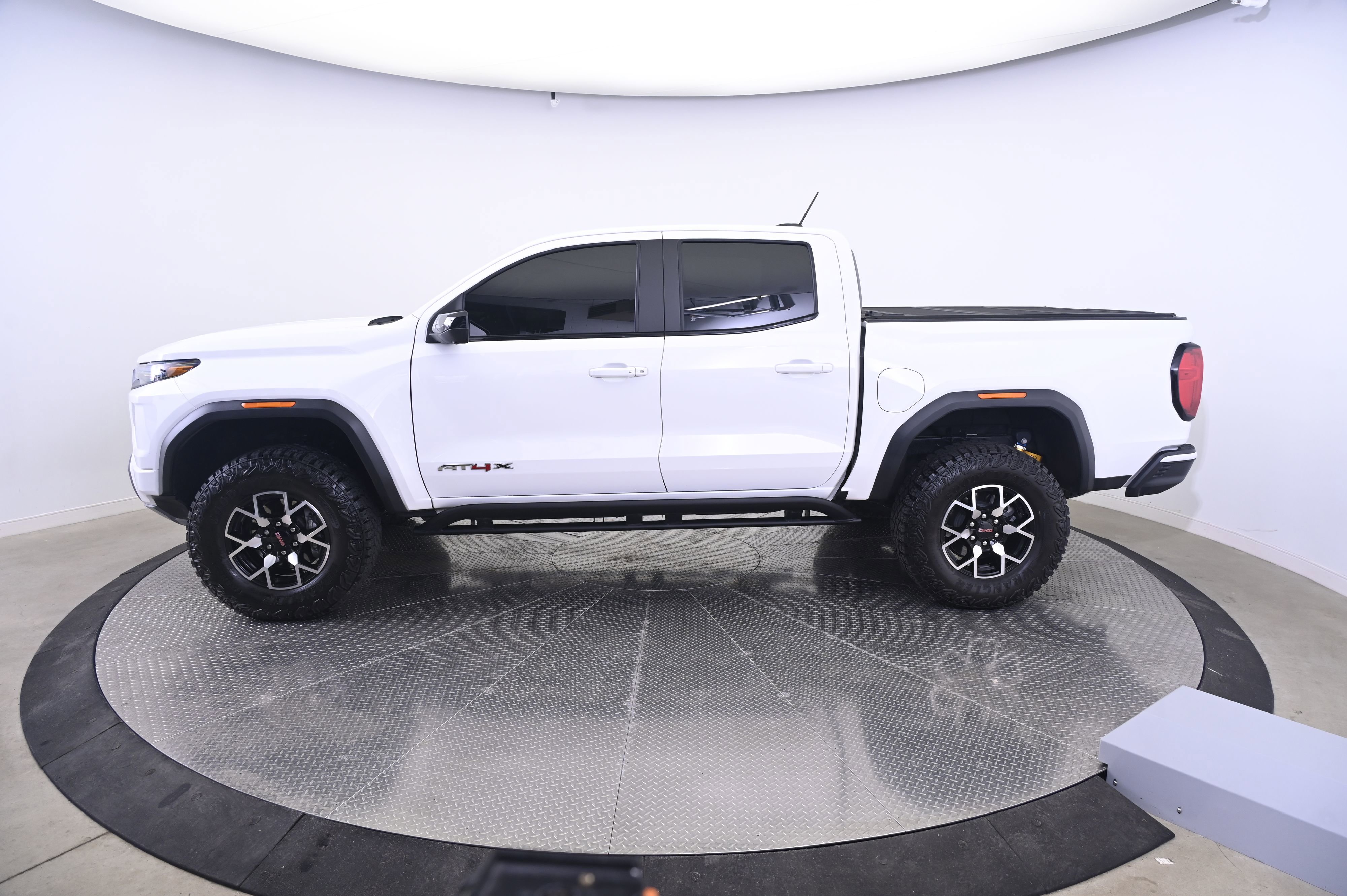 Used 2026 GMC Canyon AT4X image 2