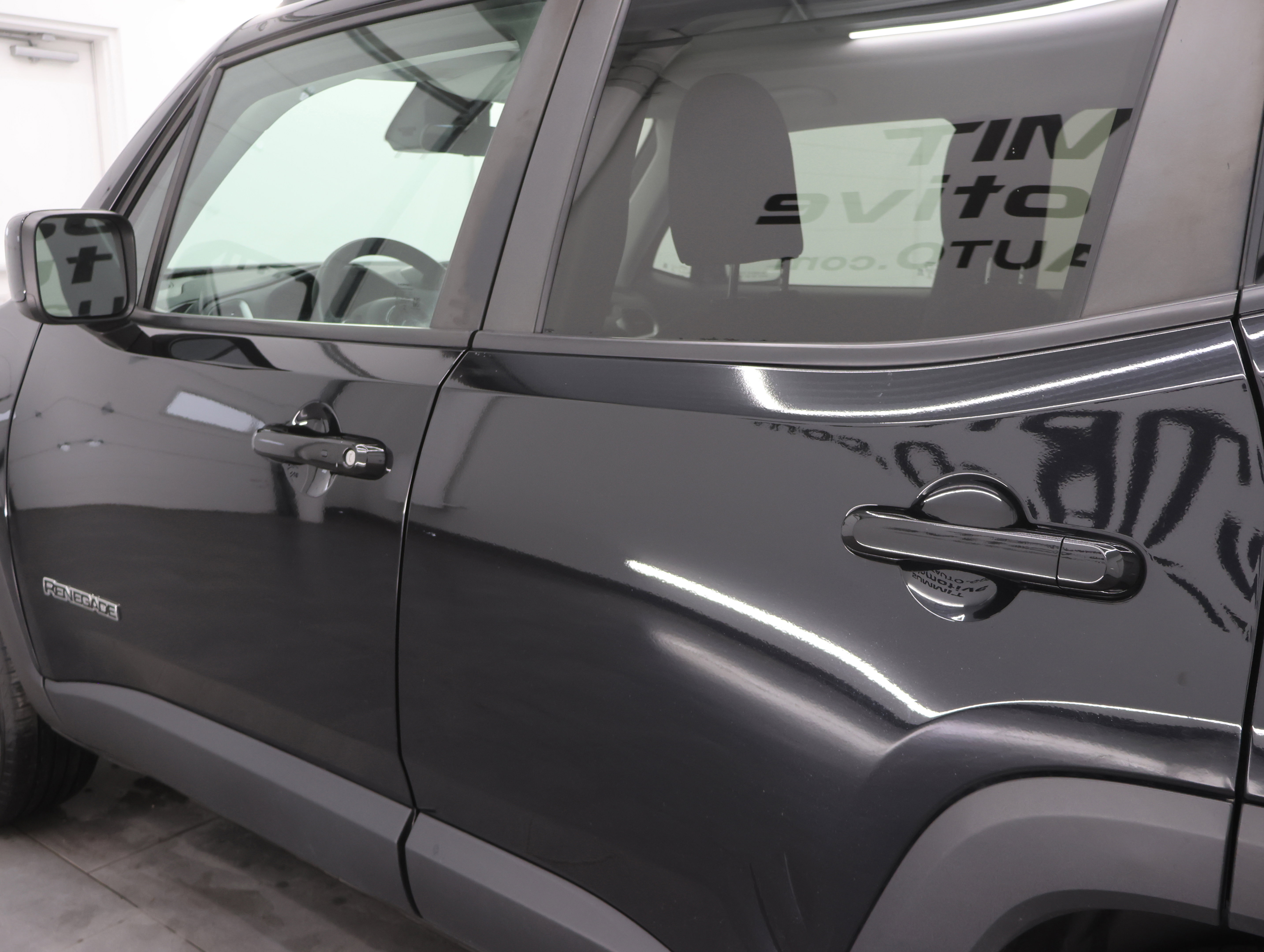 Used 2019 Jeep Renegade Latitude AWD/4WD image 27