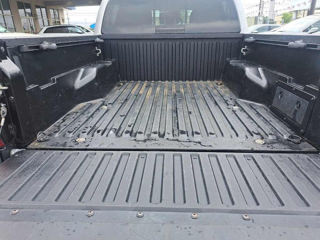 Used 2020 Toyota Tacoma SR5 AWD/4WD image 24