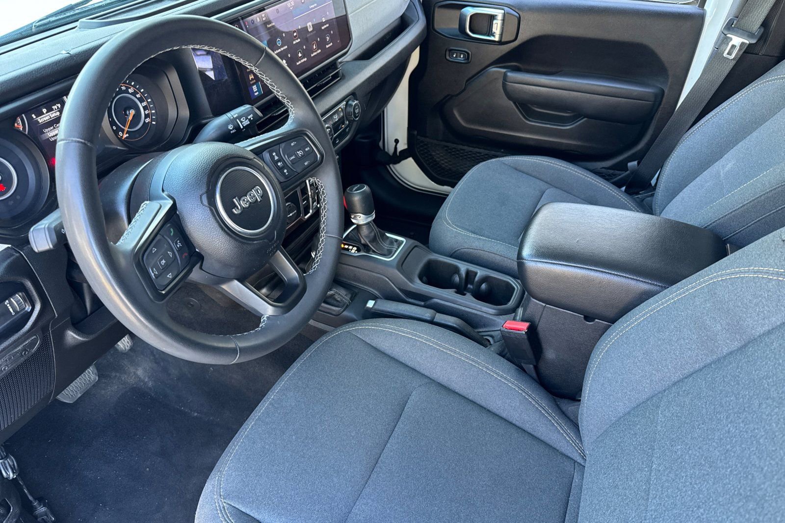 Used 2025 Jeep Gladiator Sport image 11