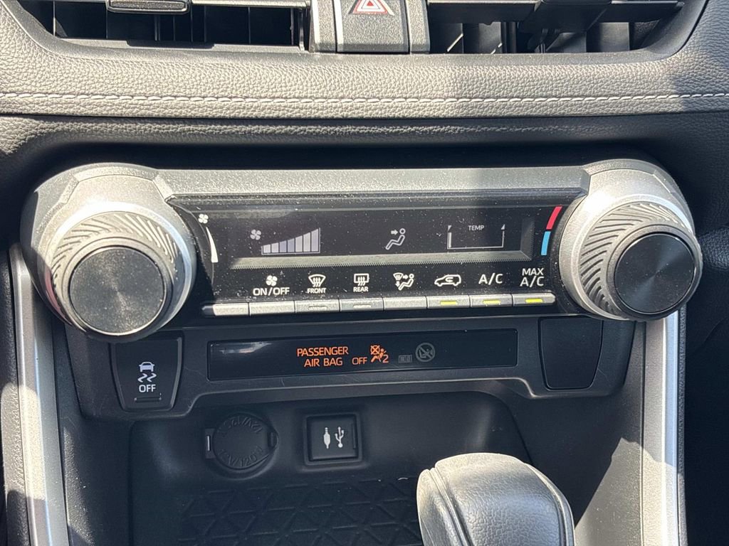 Used 2019 Toyota RAV4 LE FWD image 20
