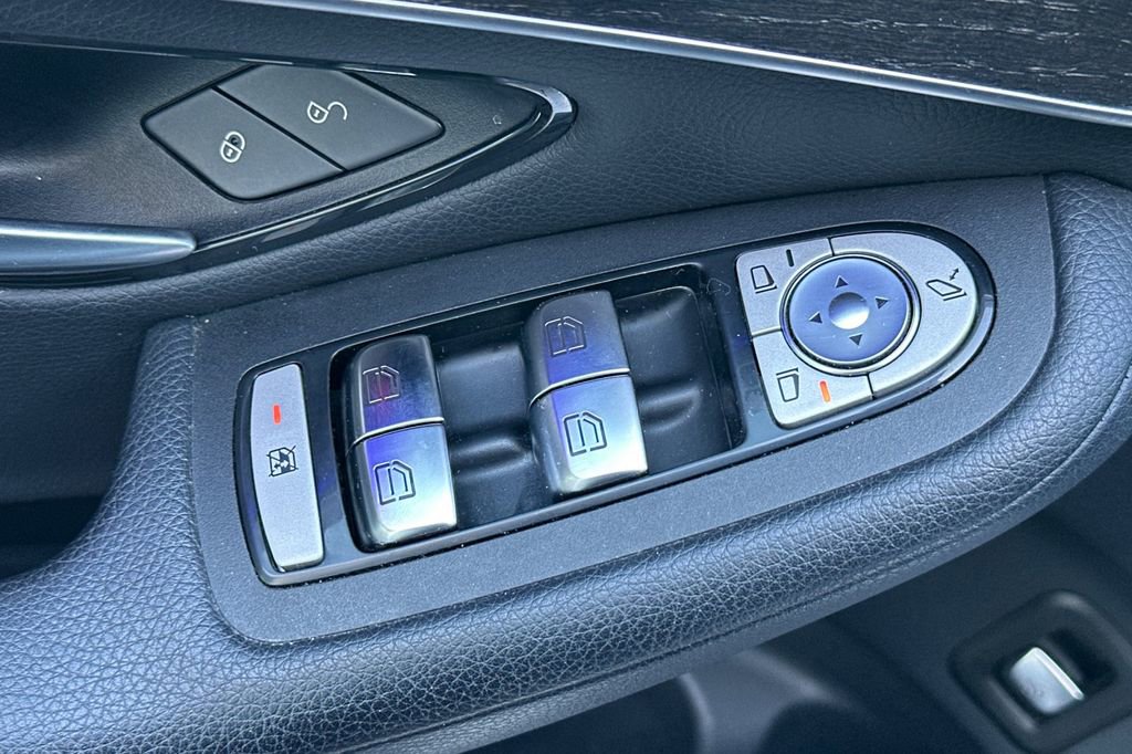 Used 2020 Mercedes-Benz GLC 300 4MATIC image 12