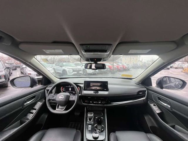 Used 2025 Nissan Rogue SL image 22