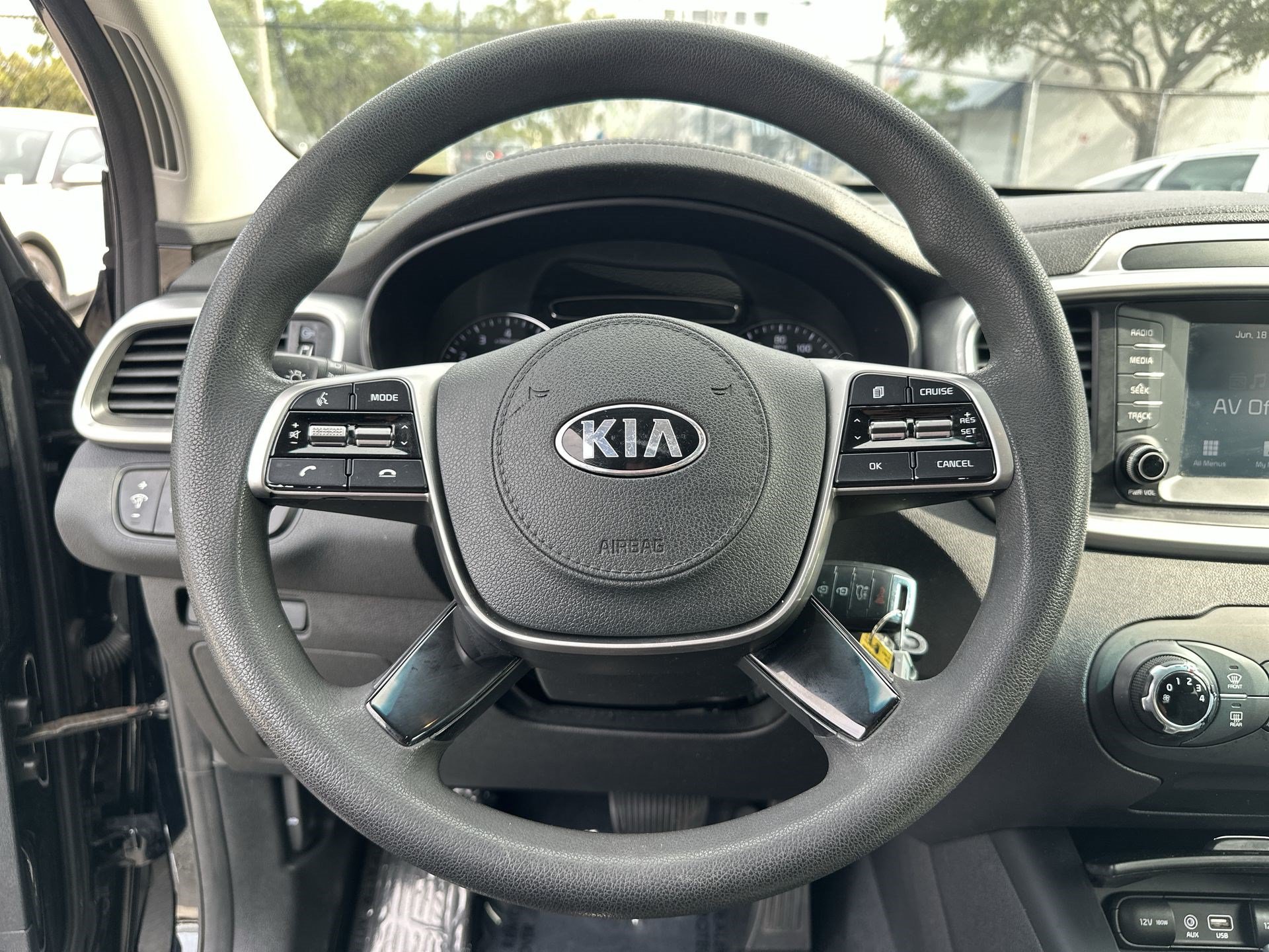 Used 2020 Kia Sorento LX FWD image 11