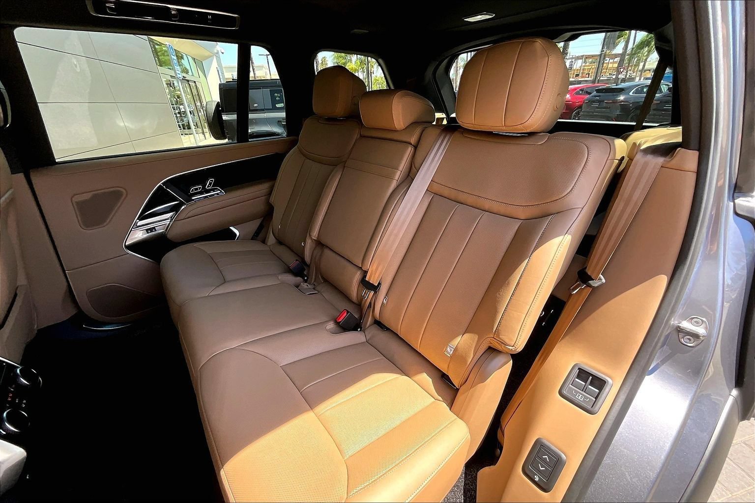 New 2026 Land Rover Range Rover Long Wheelbase SE AWD/4WD image 10