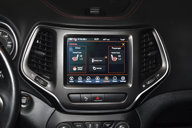 Used 2020 Jeep Cherokee Trailhawk w/ Cold Weather Group AWD/4WD image 17