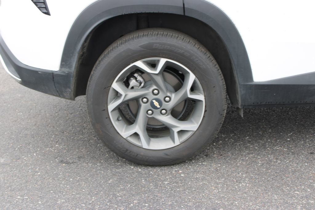 Used 2025 Chevrolet Trax LT w/ LT Convenience Package image 12