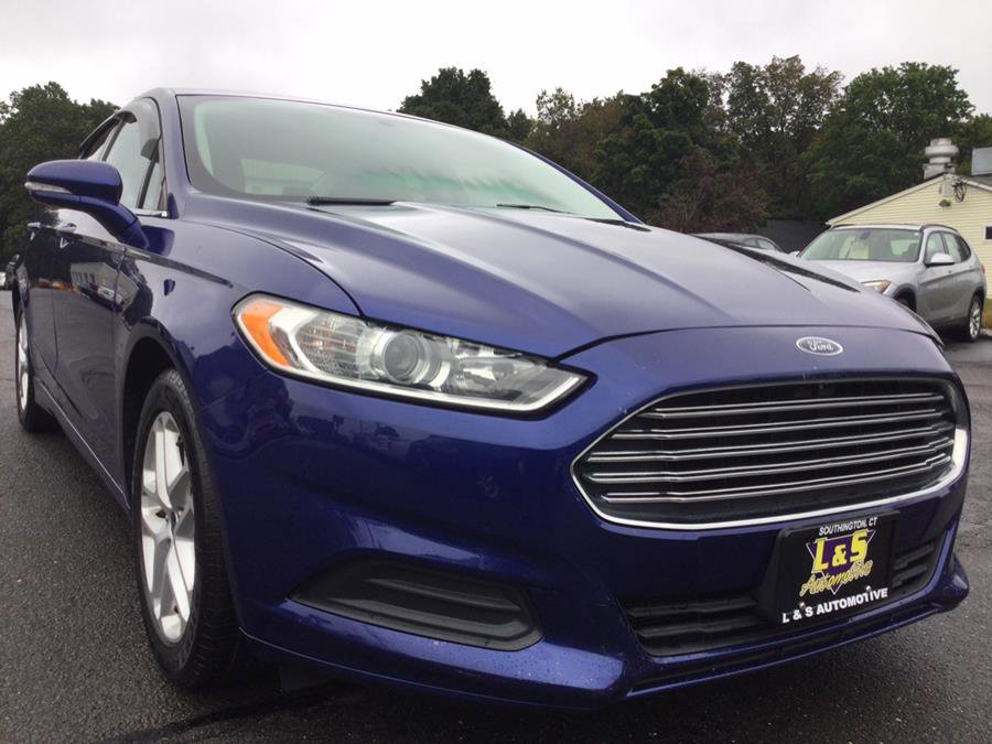 Used 2014 Ford Fusion SE image 3