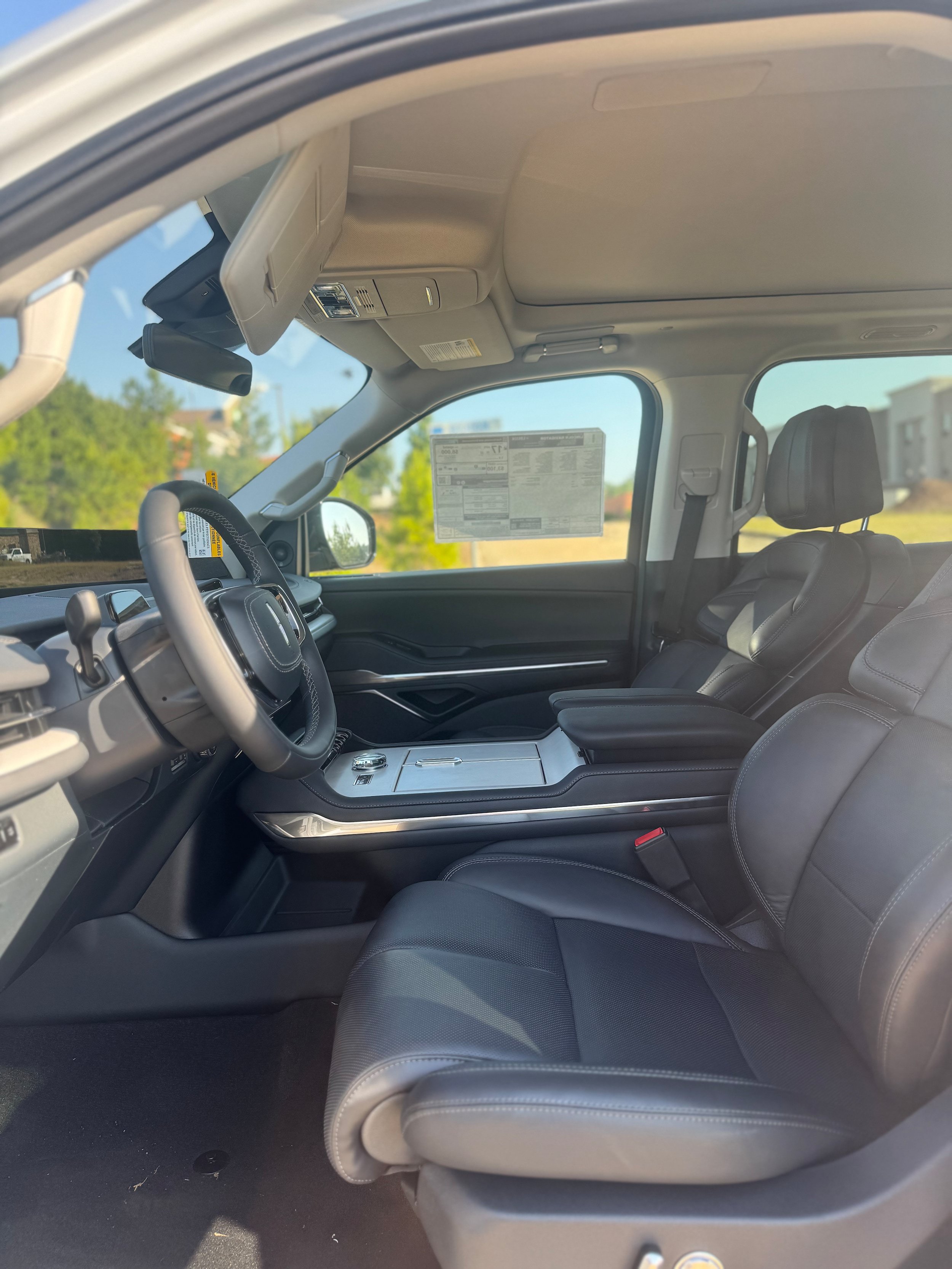 New 2025 Lincoln Navigator L Reserve AWD/4WD image 4