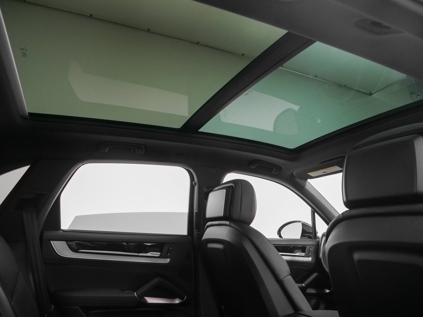 Used 2025 Porsche Cayenne image 24