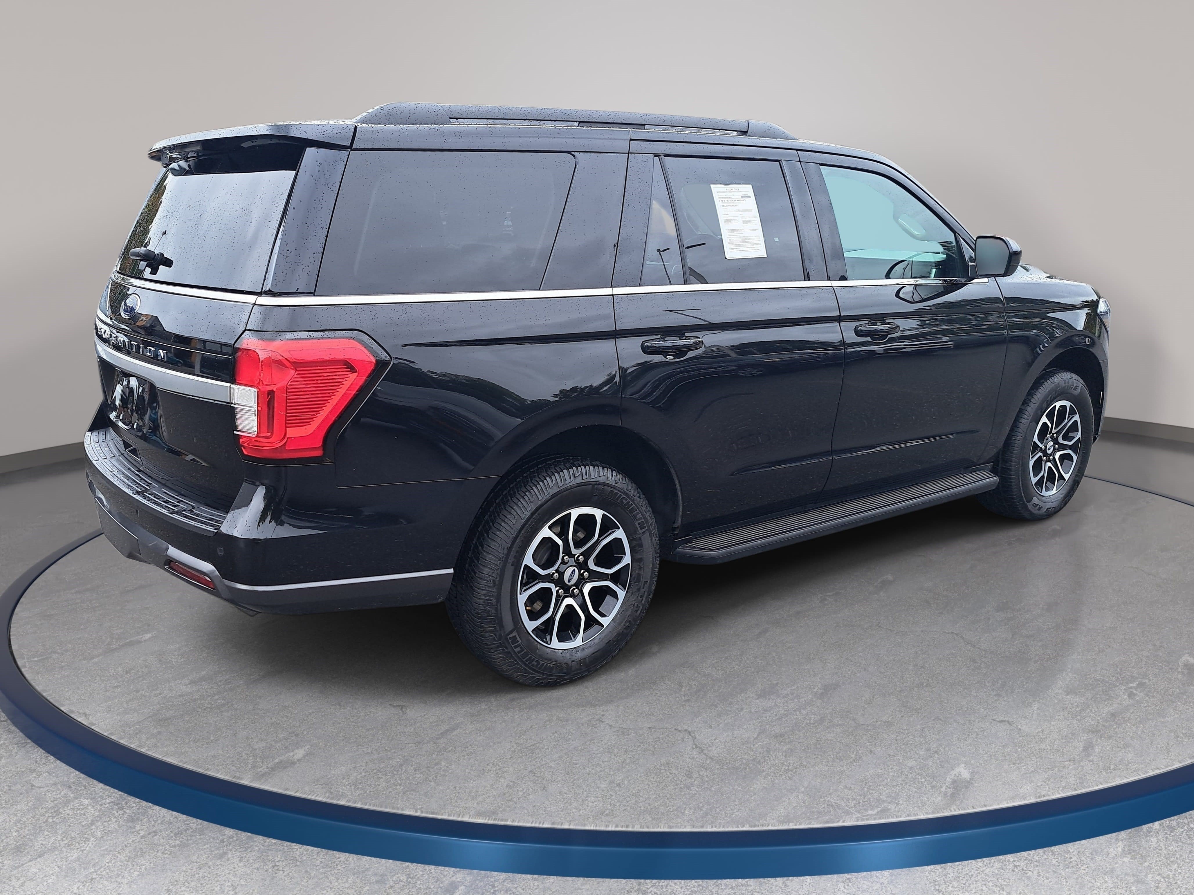 Used 2024 Ford Expedition XLT AWD/4WD image 5