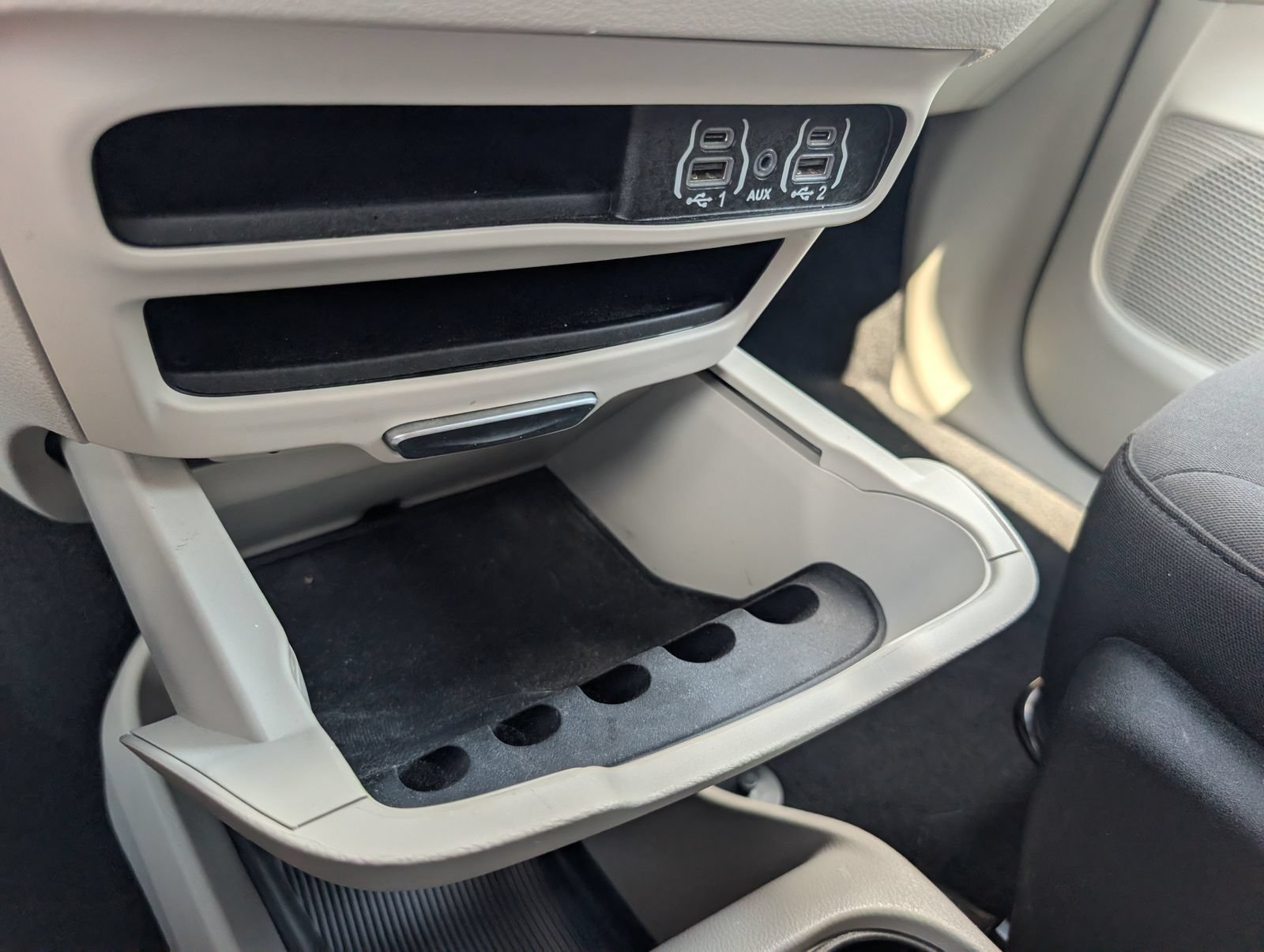 Used 2023 Chrysler Voyager LX FWD image 31