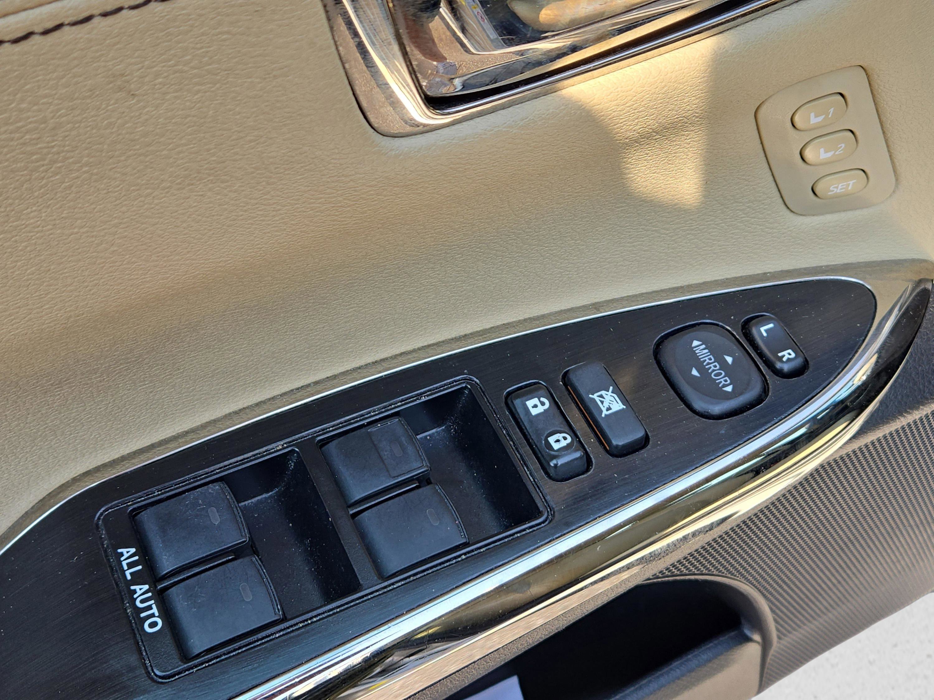 Used 2016 Toyota Avalon Limited w/ Toyota Safety Sense Package image 11