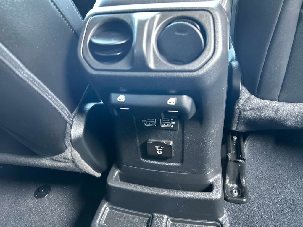 Used 2023 Jeep Wrangler Unlimited Sahara image 17