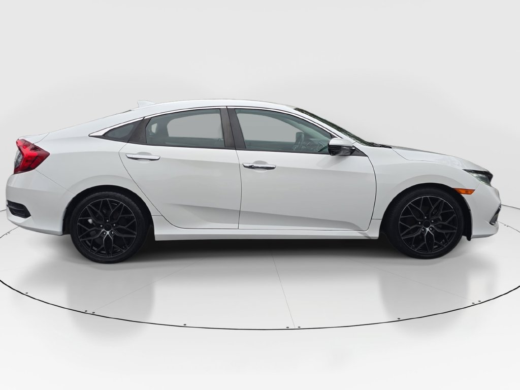 Used 2019 Honda Civic Touring image 4