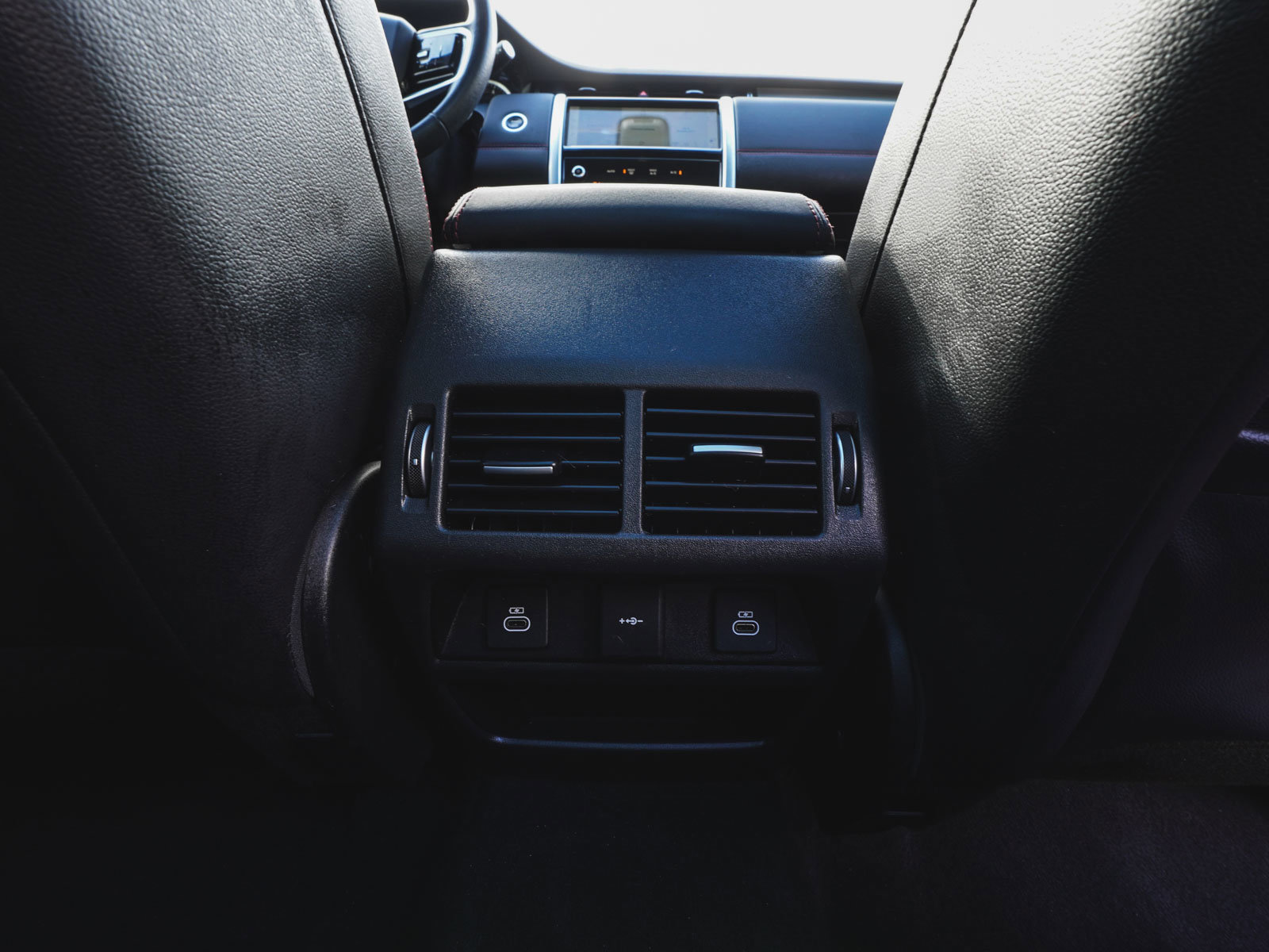 Used 2023 Land Rover Discovery Sport SE R-Dynamic image 33