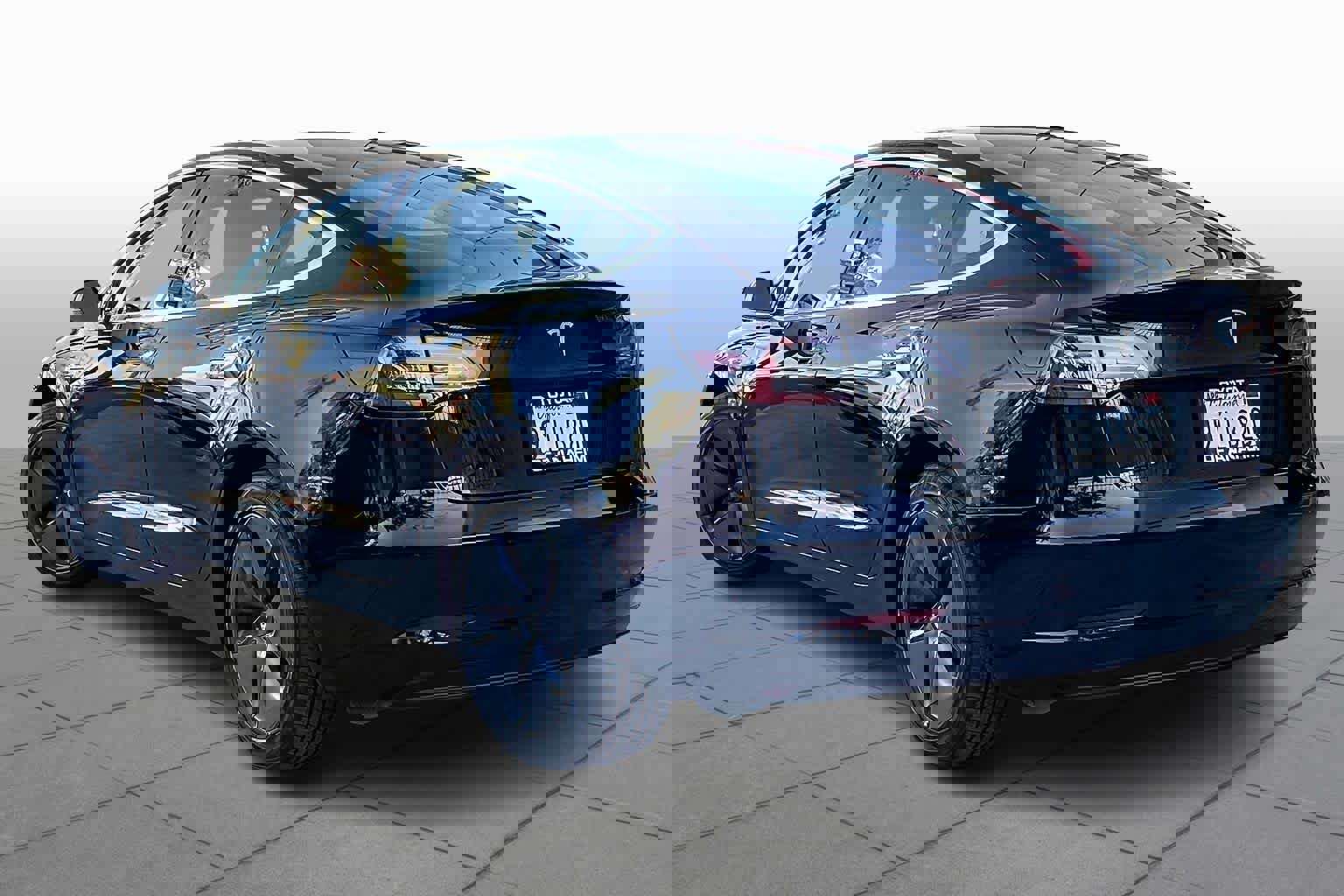 Used 2018 Tesla Model 3 Mid Range image 10