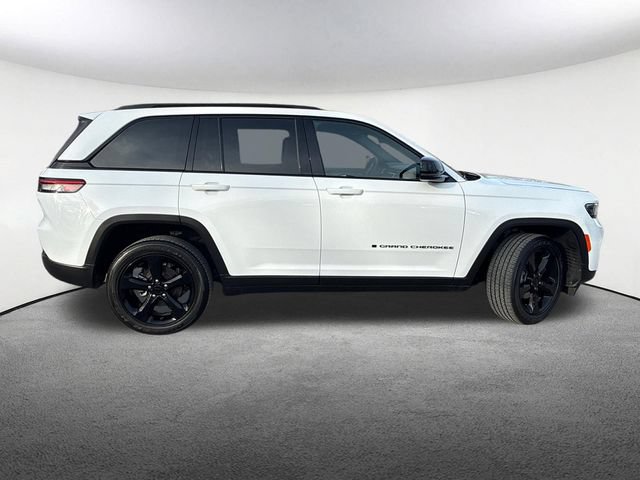 Used 2023 Jeep Grand Cherokee Altitude AWD/4WD image 15