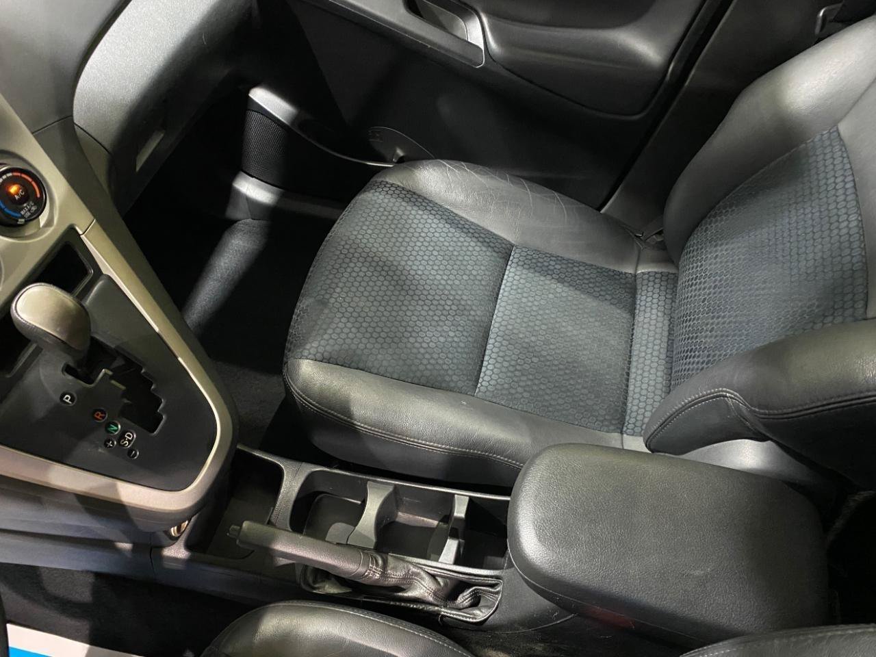 Used 2009 Pontiac Vibe GT FWD image 13