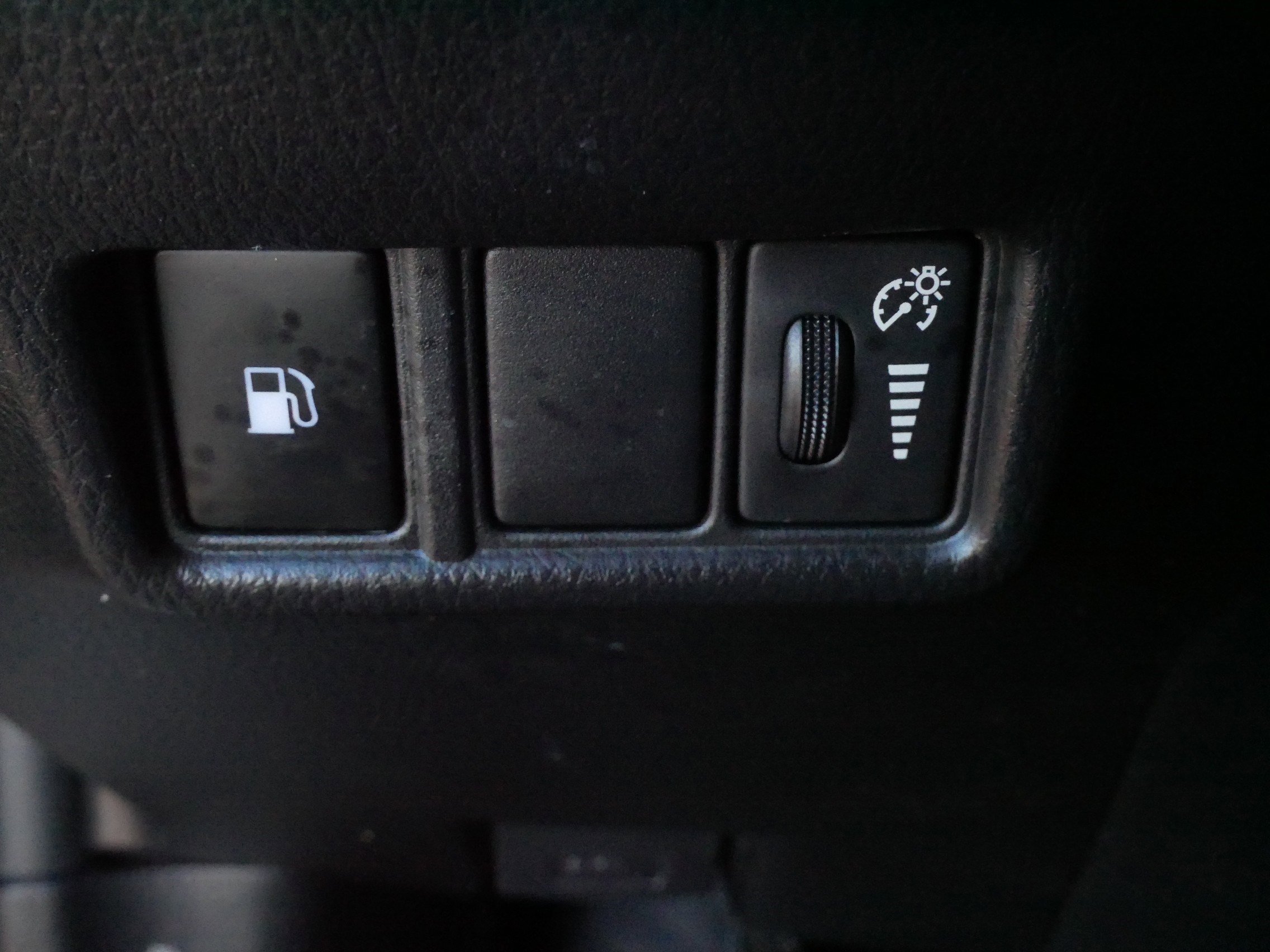 Used 2021 Toyota C-HR LE FWD image 27