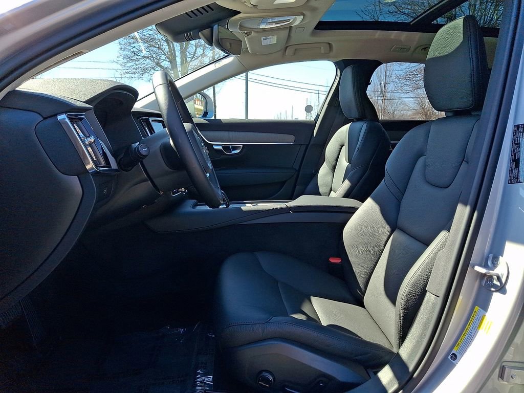 Used 2025 Volvo V90 B6 Cross Country Plus w/ Protection Package Premier image 14
