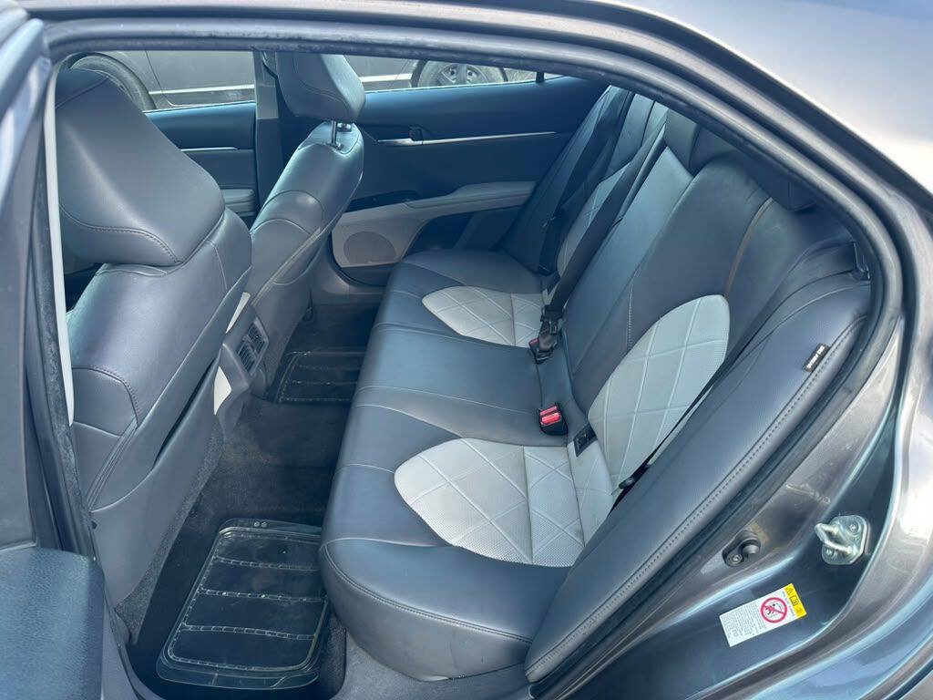Used 2018 Toyota Camry XLE FWD image 23