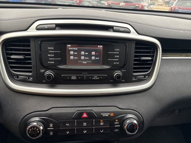Used 2018 Kia Sorento L image 12