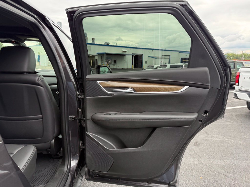 Used 2019 Cadillac XT5 Platinum AWD/4WD image 11