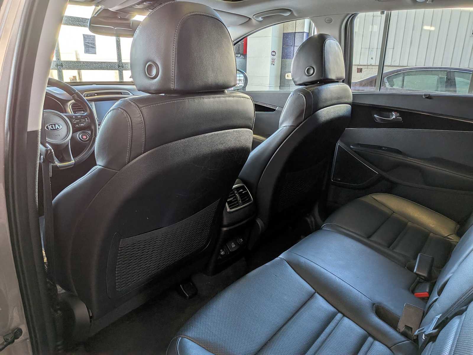 Used 2018 Kia Sorento SX image 16