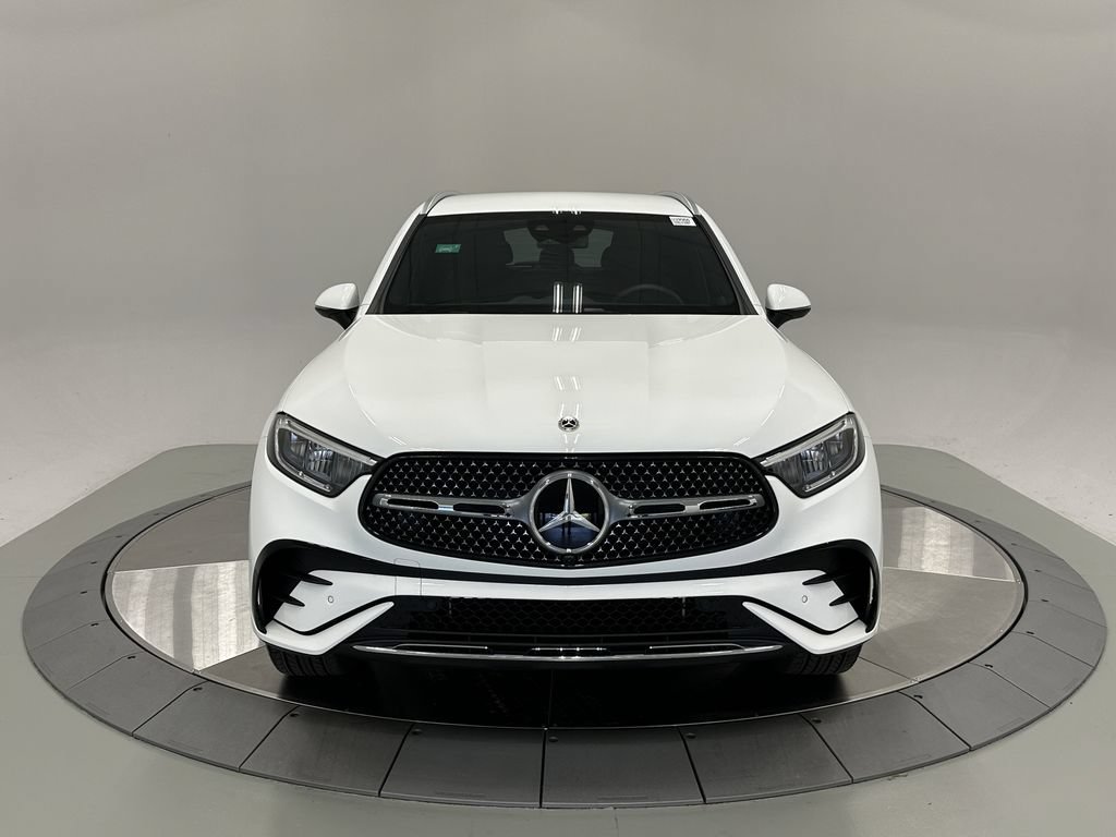 Used 2025 Mercedes-Benz GLC 350e 4MATIC image 3