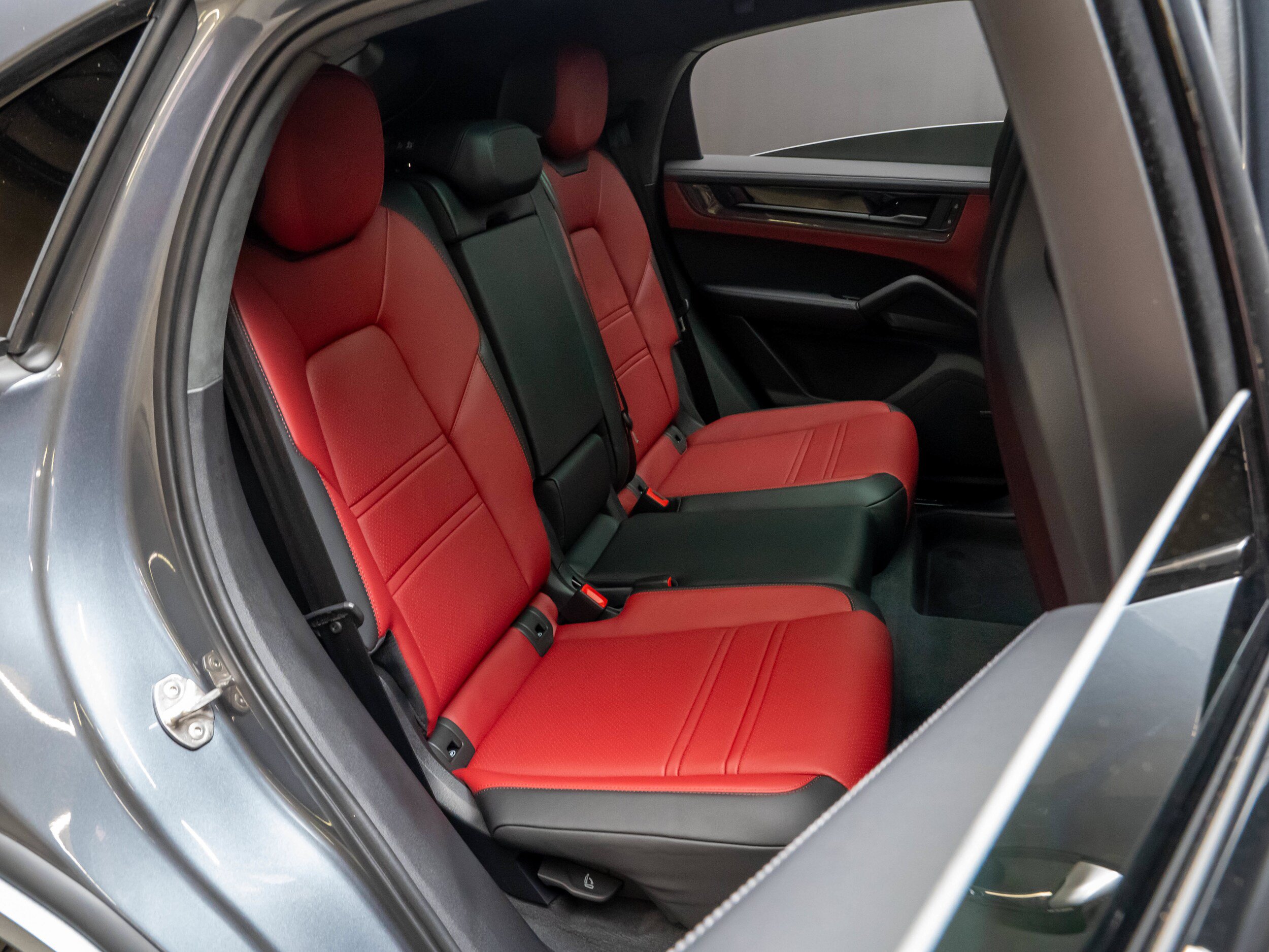 Certified 2026 Porsche Cayenne GTS AWD/4WD image 41