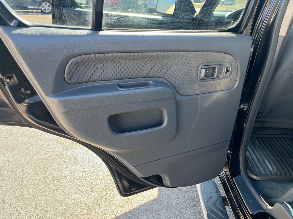 Used 2004 Nissan Xterra XE image 25