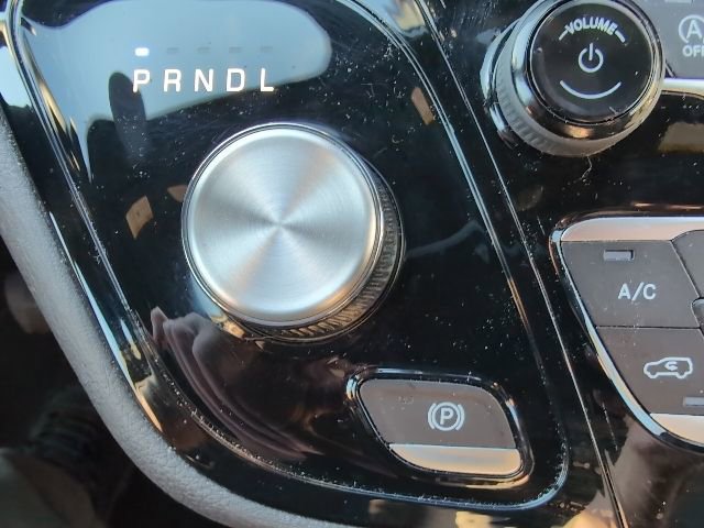 Used 2026 Chrysler Pacifica Select image 18
