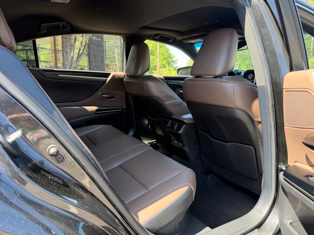 Used 2025 Lexus ES 300h w/ Premium Package image 38