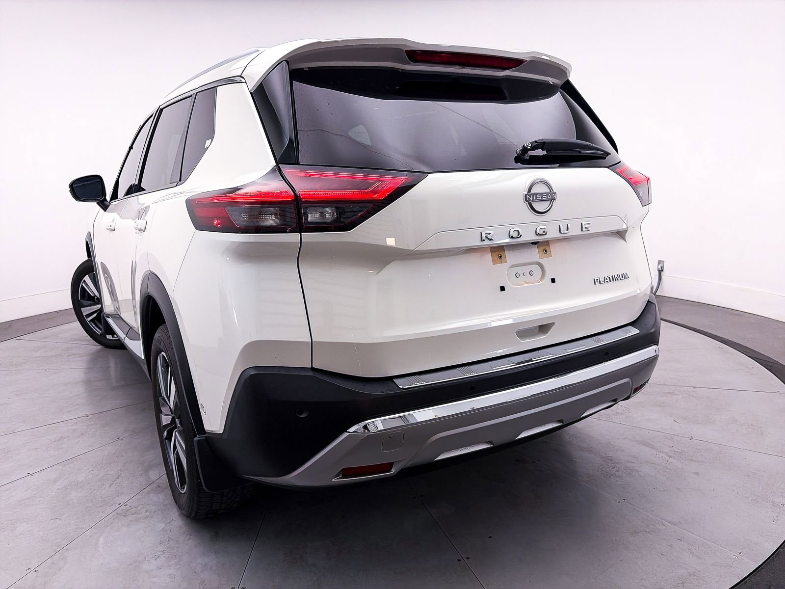 Used 2022 Nissan Rogue Platinum w/ Head-Up Display Package image 11