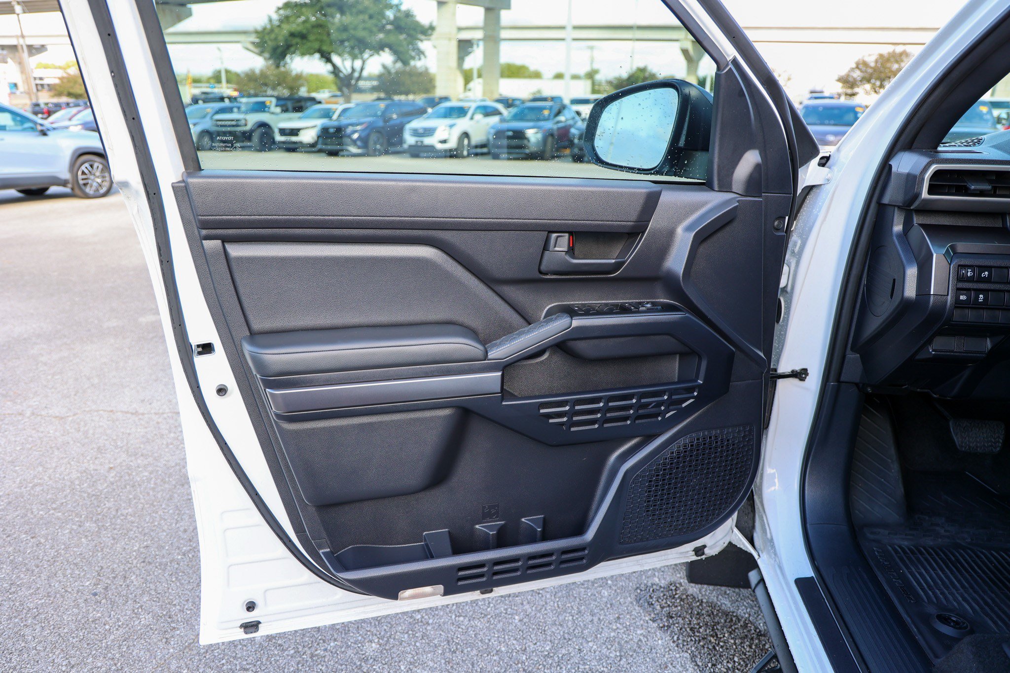 Certified 2025 Toyota 4Runner SR5 AWD/4WD image 31