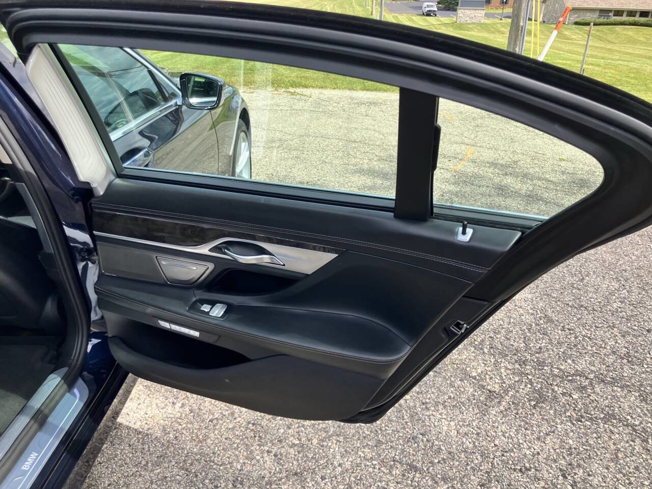 Used 2016 BMW 750i xDrive image 26