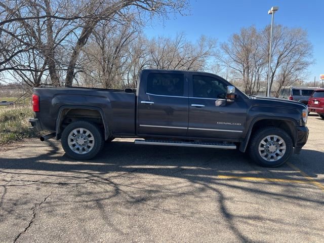 Used 2015 GMC Sierra 2500 Denali w/ Duramax Plus Package AWD/4WD image 9