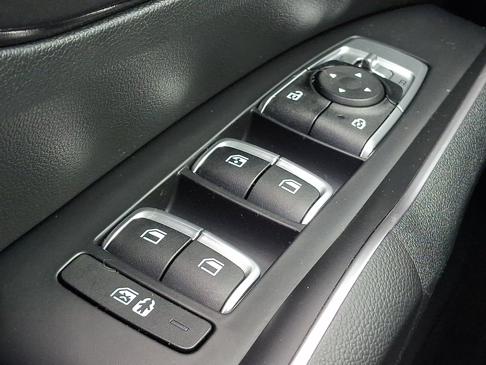 Used 2023 Kia Sorento LX image 26