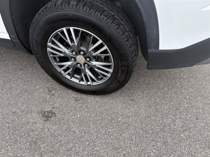 Used 2025 Chevrolet Traverse LT AWD/4WD image 5