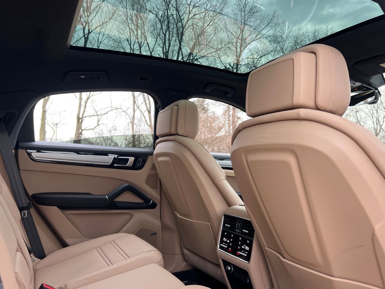 Certified 2023 Porsche Cayenne Platinum Edition image 21