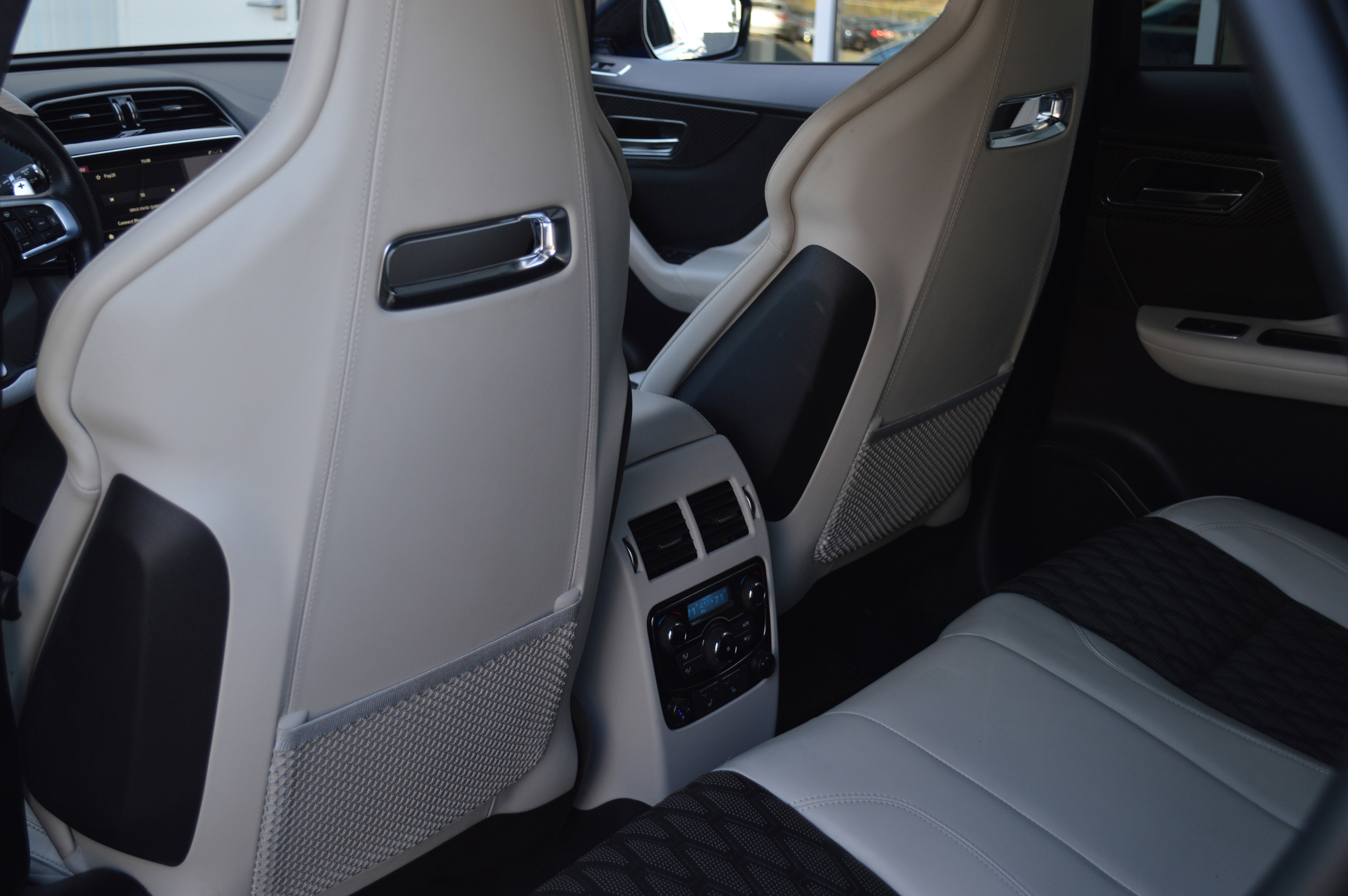 Used 2020 Jaguar F-PACE SVR image 31