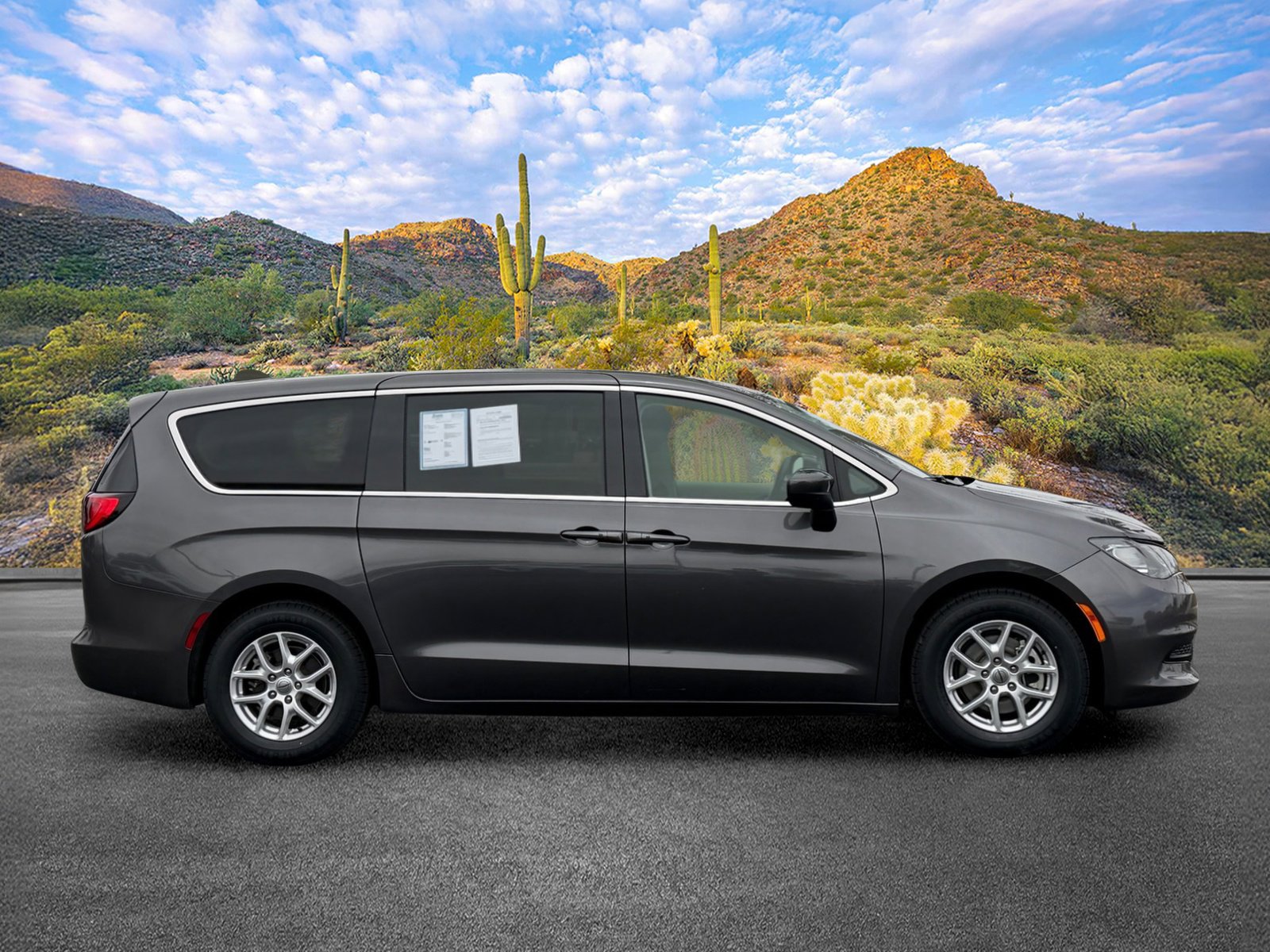 Used 2023 Chrysler Voyager LX FWD image 3